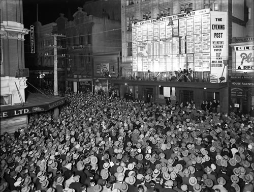 Wellington crowds on election night, 1931